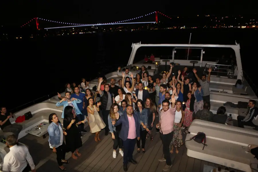 Şirket Çalışanları Tekne Partisi